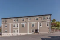 Harbor House Inn