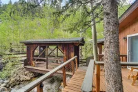Cabin on Clear Creek A Hobbits Retreat! - parking