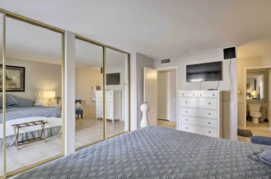 Sun Deck, Hot Tub! Lakefront Tempe House