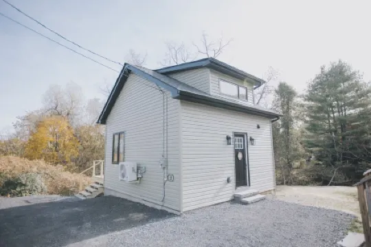Stunning and Cozy loft apartment in kingston .