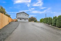 Pacific Northwest Retreat Duplex 3Min from Seattle by Redawning Hotels in Tukwila