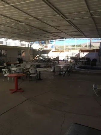 Sandpiper Springs Spa & Retreat Отели рядом с достопримечательностью «Ту Банч Палмс Элементари Скул»