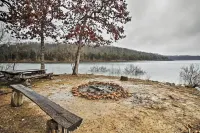 Stockton Lake Escape w/ Kitchen, Half Mile to Lake - Wifi