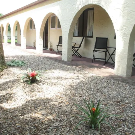Captains Quarters Motor Inn