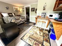 White Mountain Motel and Cottages