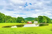 Idyllic Vermont Farmhouse: Mtn Views on 200 Acres! - parking