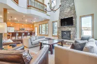 Dtwn Frisco Home w/ Mtn View, 11 Mi to Ski Breck! - parking