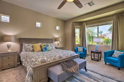 Modern Azure Home w/ Beautiful Patio, Pool & Spa! - Parkplatz