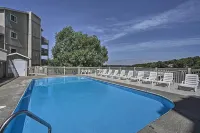 Boat Dock + Pool Access! Osage Beach Condo - WiFi