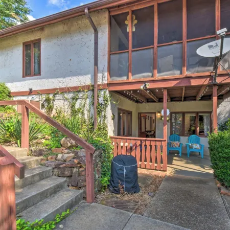 Spacious Rustic Helen Abode ~ 1/2 Mi from Tubing!