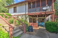 Spacious Rustic Helen Abode ~ 1/2 Mi from Tubing! - 3-Star