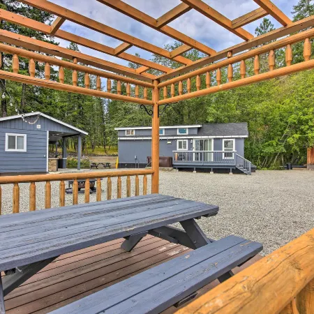 Eureka Tiny Home w/ Hot Tub & Community Beach!