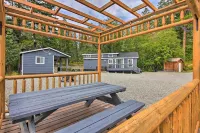 Eureka Tiny Home w/ Hot Tub & Community Beach! - parking