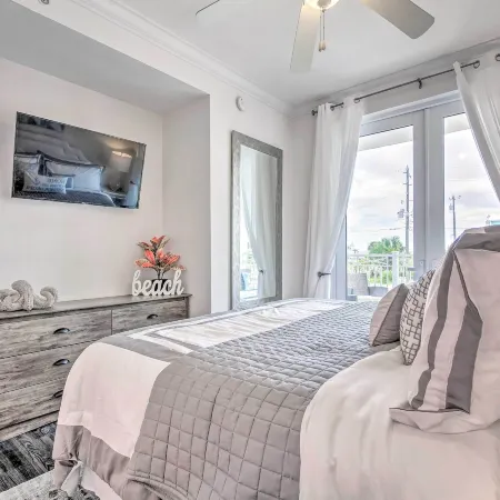 Dazzling Mexico Beach Condo - Walk to the Beach!