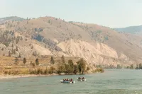 Kumsheen Rafting Resort - Parkering
