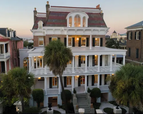 20 South Battery Hotels near Robert Lange Studios