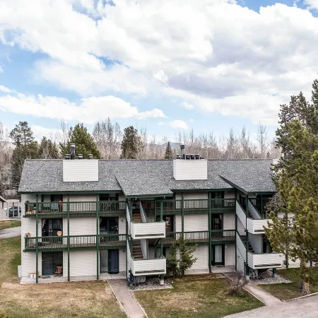 Skiers Dream Upscale Condo by Teton Village!