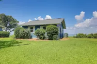 Waterfront Vacation Rental Home on Newport River! - Spa