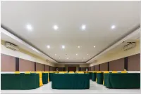 RedDoorz Plus @ Hertasning Area Hotels in Rappocini