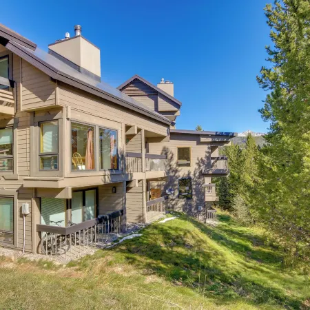 Cozy Condo w/ Balcony - Near Big Sky Resort!