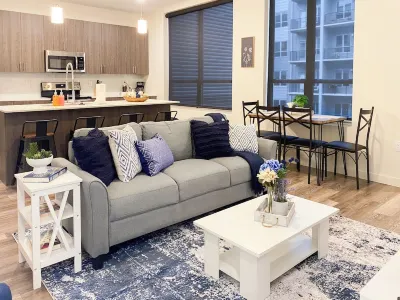 Lavish Apartment in the Heart of Louisville! Pool, Hot Tub, Gym, & Virtual Golf! Hotels in 