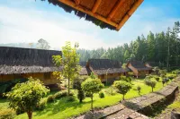 Villa Kampung Karuhun Sutan Raja Hotels in Cimaung