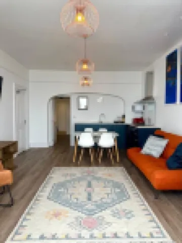 Coastal Ground-Floor Apartment with Sea Views – Dog Friendly