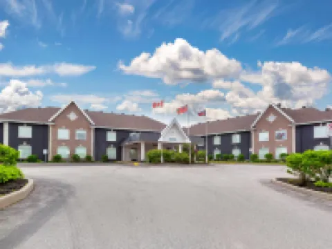 Quality Inn & Suites Hotels in Oakville