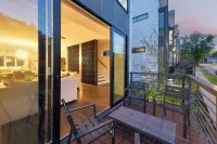 Sleek Modern Stay w/ Balcony & Parking Near Broadway 9th Ave