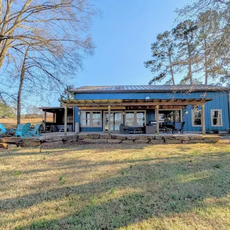 The Tillery Barndo - Two bedrooms/loft, dock, flat lot, spa, trampoline, golf