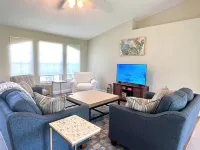 Super Clean, Comfortable, & Centrally Located near RSW and FGCU