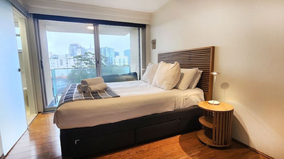 Sweeping Harbour & Ocean Views Over Sydney’s East + Parking + Pool