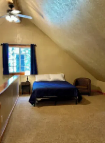 The Cozy Acorn Cascade Lake Retreat