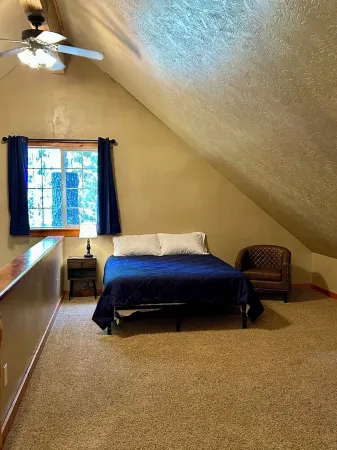 The Cozy Acorn Cascade Lake Retreat