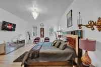 Fancy Poconos Castle & Indoor MEGA 10+ Hot Tub Hotels in 