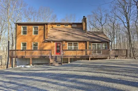 Huge 5Br Cabin Retreat with Game Room & Nature Views