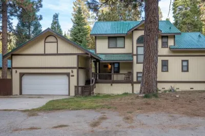 Yosemite Heights on Big Creek Hotels near Camp Green Meadows