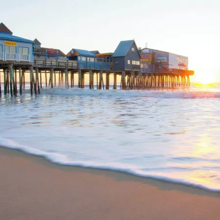 Latitude Adjustment Walk to Beach & Dining!