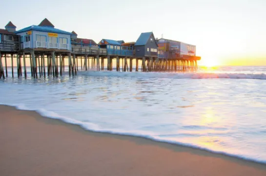 Latitude Adjustment Walk to Beach & Dining!