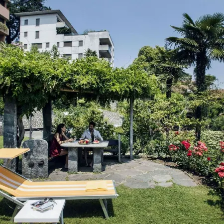 International au Lac Historic Lakeside Hotel