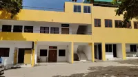 Ganesh Beach Resort فنادق في Manjakuppam