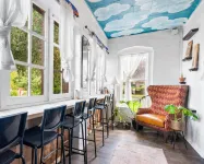 Bunk & Brew Historic Lucas House - Hostel