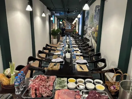 Awesome Hanoi Hostel Отели рядом с достопримечательностью «Thang Long Water Puppet Theatre»