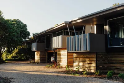 Golden Bay Holiday Park Hotels in 