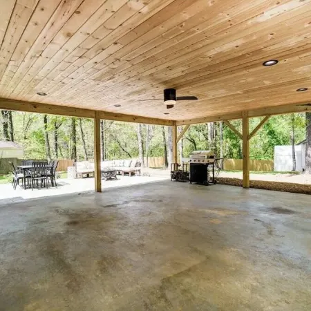 Charming Getaway on the Greenway!