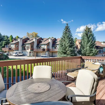 Cozy Colorado Retreat w/ Deck, Grill & Pool Access