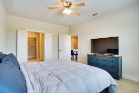 Gateway to Fort Worth & Burleson! Couples Apt