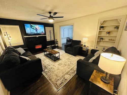 * The Indy Inn * Summ