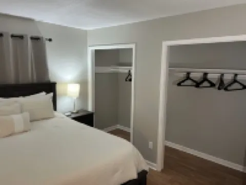 Spacious 2-bedroom townhouse-style apartment located in the center of Dothan.