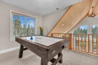 Prasad Retreat - Sunny Home W/ Deck & Air Hockey 3 Bedroom Home by Bear Valley Vacation Rentals - 4-Star